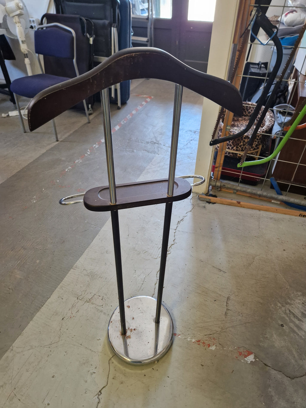 Kledingrek / kledingstandaard met houten hanger – vrijstaand