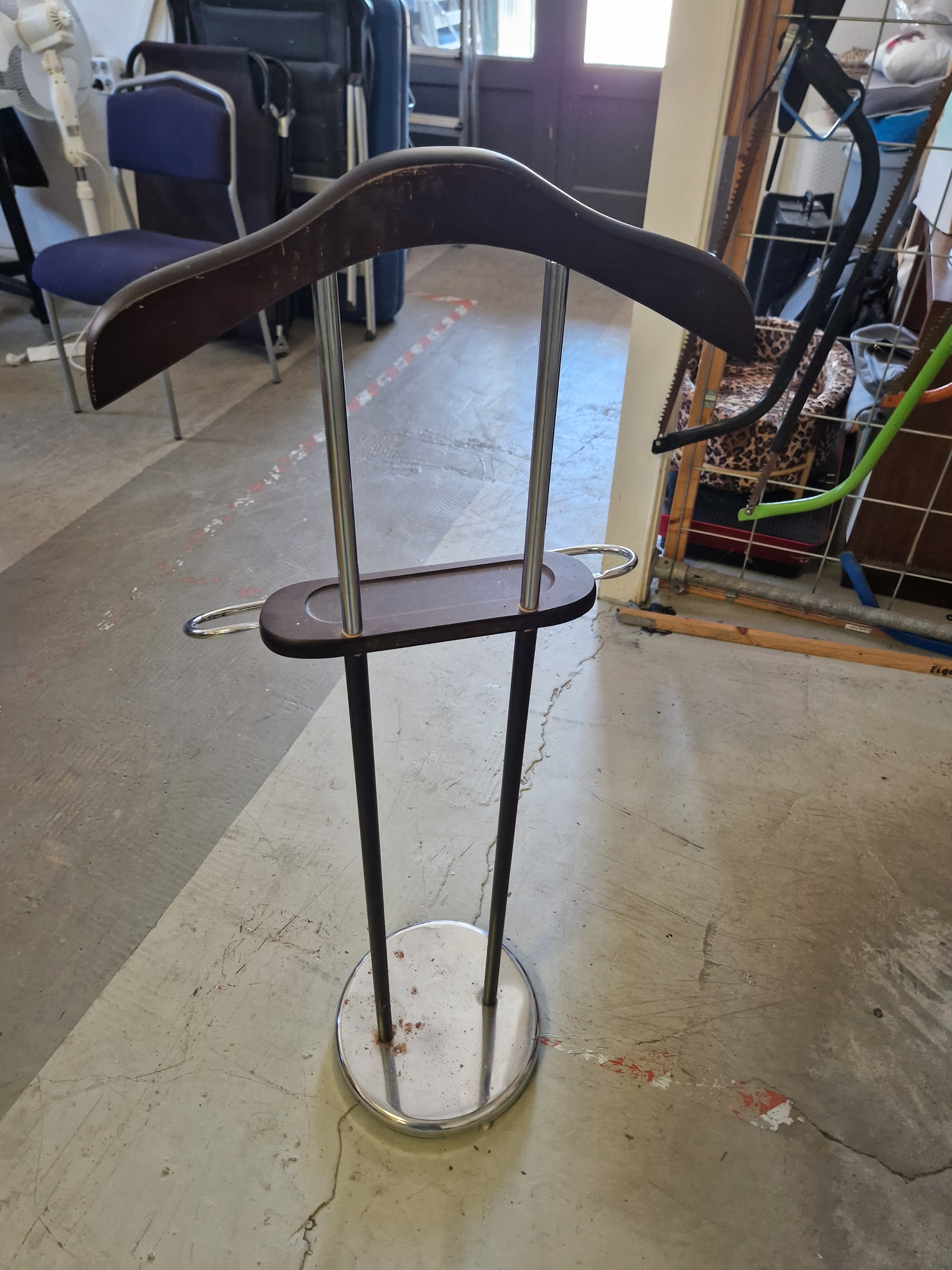 Kledingrek / kledingstandaard met houten hanger – vrijstaand